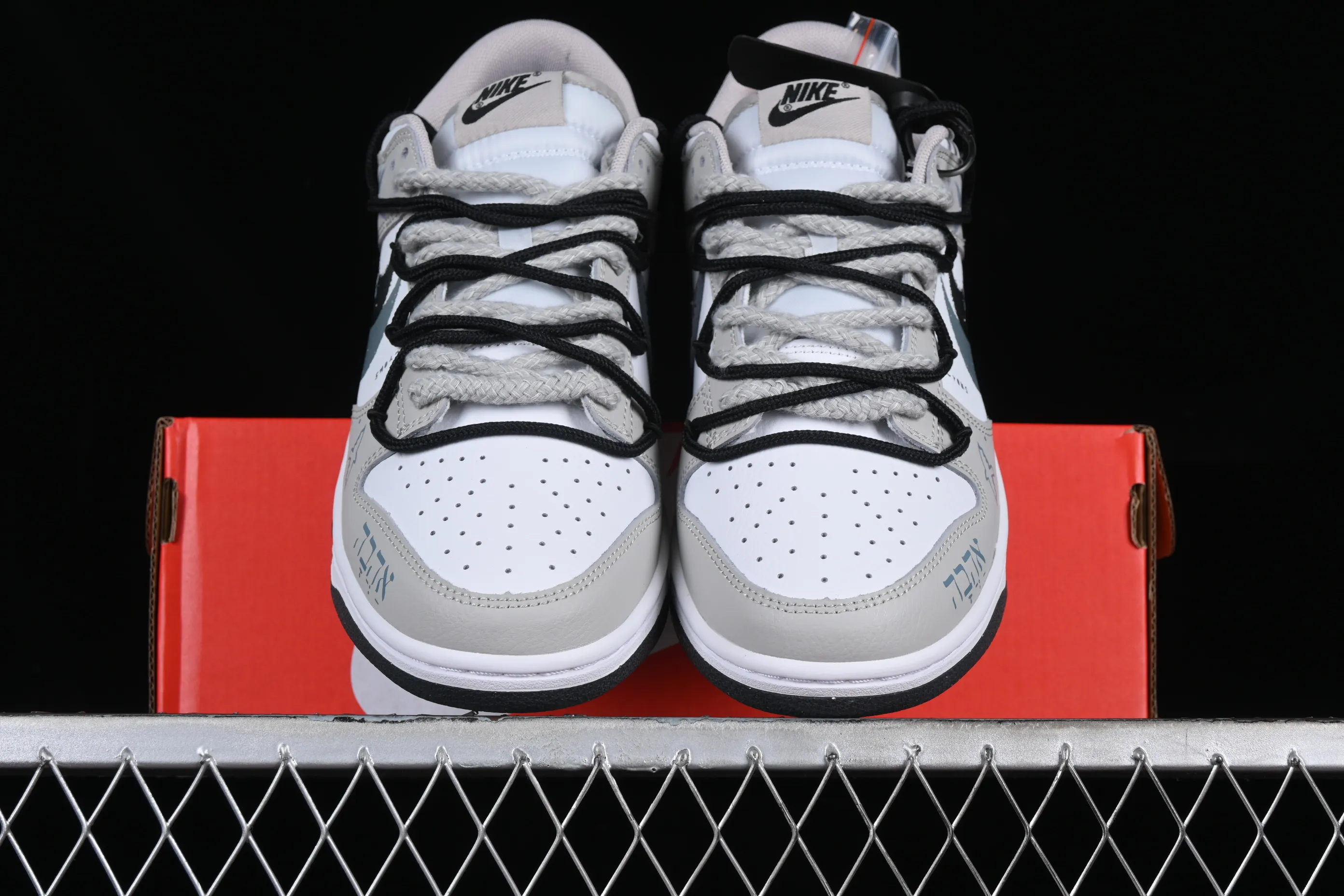 All categories Nk SB Dunk series Nk SB Dunk Low Low-top sneakers Nk Dunk Low Brush graffiti Black and white gray cross SB strap low-top casual sneakers FD0661-100